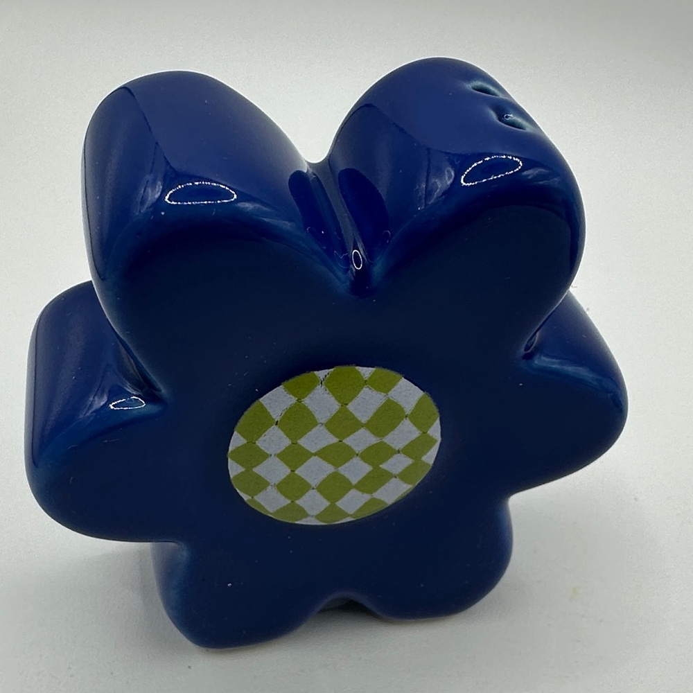 Blue and Pink Flower Shaped Ceramic Salt and Pepper Shakers - Picture 4 of 8